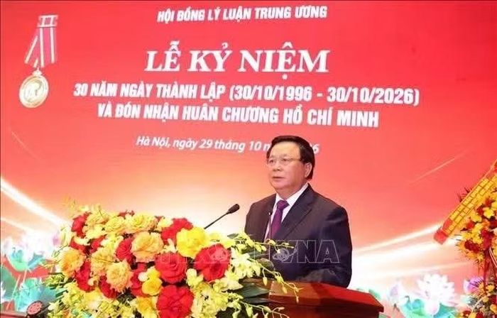 Giáo sư, Tiến sĩ Nguyễn Xuân Thắng, Chủ tịch Hội đồng Lý luận Trung ương đọc Diễn văn kỷ niệm. Ảnh: Văn Điệp/TTXVN