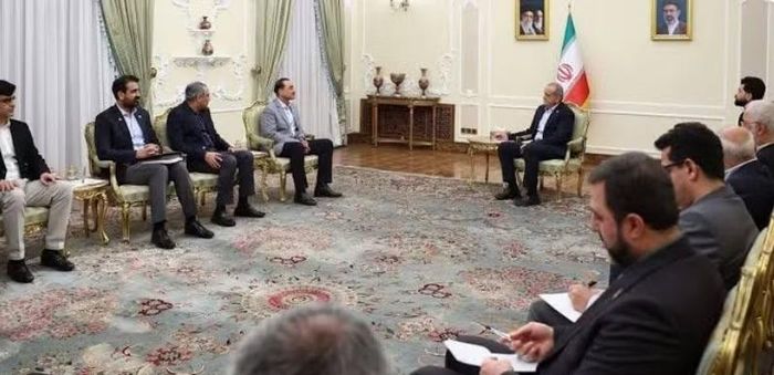 Ngày 26/10, các quan chức cấp cao của Arab Saudi, Pakistan và Thổ Nhĩ Kỳ đã tới Tehran để gặp giới lãnh đạo Iran.