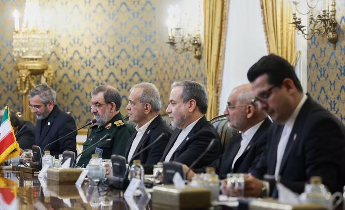 Phái đoàn gồm Hoàng tử kiêm Bộ trưởng Quốc phòng Arab Saudi Khalid bin Salman, Tư lệnh quân đội Pakistan Asim Munir và người đứng đầu cơ quan tình báo Thổ Nhĩ Kỳ Ibrahim Kalin.