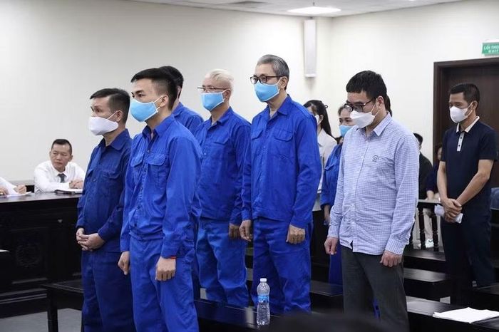 Các bị cáo trong vụ án tại phiên toà phải trì hoãn.