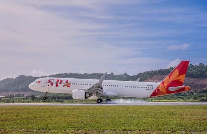 Chuyến bay của Sun PhuQuoc Airways hạ cánh thành công xuống đường cất hạ cánh số 2, sân bay Phú Quốc vào sáng nay 29/10