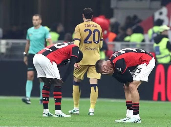 Thất bại trước Bologna khiến Milan văng khỏi top 4 tại Serie A (Ảnh: Getty Images)