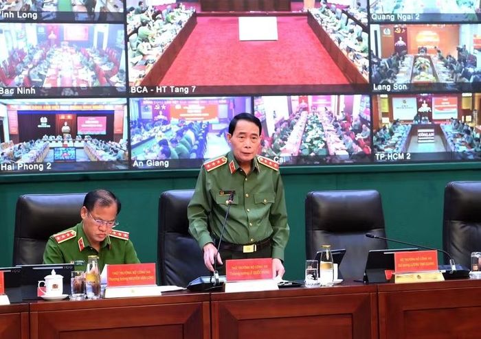  Đồng chí Thượng tướng Lê Quốc Hùng, Uỷ viên Trung ương Đảng, Phó Bí thư Đảng uỷ Công an Trung ương, Thứ trưởng Bộ Công an điều hành tham luận tại Hội nghị. 