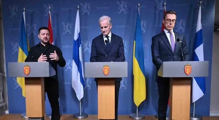 Người phát ngôn Điện Kremlin Dmitry Peskov đánh giá cuộc trao đổi giữa ông Putin và lãnh đạo hai nước Bắc Âu là quan trọng, đồng thời cho rằng việc các bên trực tiếp truyền đạt lập trường giúp duy trì đối thoại.