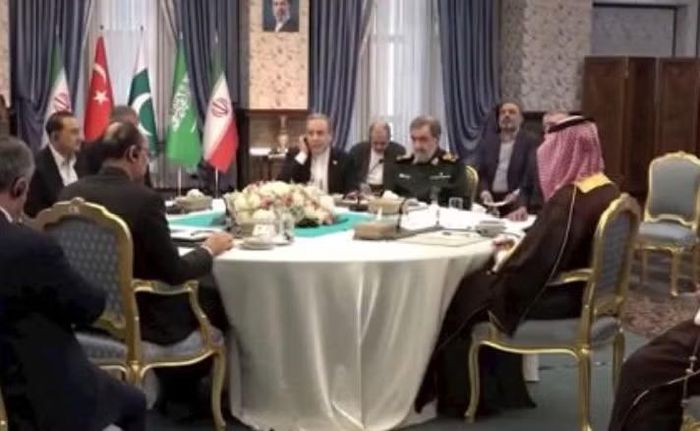 Iran từng gửi đề xuất hòa bình tới Mỹ thông qua Qatar hồi tháng 9. Theo ông Araghchi, kế hoạch đặt mục tiêu mở lại eo biển Hormuz trong vòng 7 ngày nếu những điều kiện cần thiết được đáp ứng, trong đó có lệnh ngừng bắn trên toàn Trung Đông.