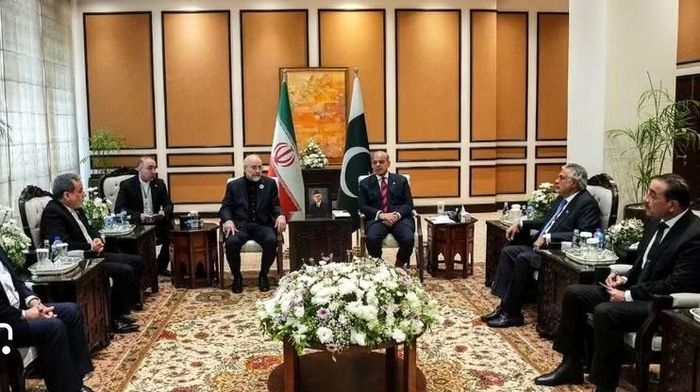 Đổi lại, Washington có thể nới lỏng một số biện pháp trừng phạt đối với Tehran. Phái đoàn Qatar đã tới Iran ngày 25/10 để thảo luận về tình hình xung đột, các nỗ lực ngoại giao, eo biển Hormuz và nguồn cung năng lượng.