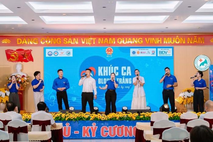 Chương trình nghệ thuật thiện nguyện "Ca khúc Blouse trắng" tại Bệnh viện đa khoa Đức Giang