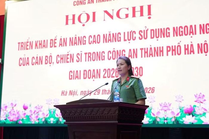 Thượng tá Đỗ Thị Phương Thảo, Phó Trưởng phòng Tổ chức cán bộ báo cáo tóm tắt những nội dung cốt lõi của Đề án và kế hoạch triển khai.