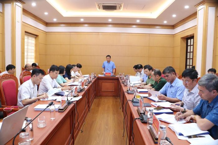 UBND tỉnh Ninh Bình họp, nghe báo cáo về phương án Quy hoạch chung Khu kinh tế Ninh Cơ đến năm 2050. Ảnh: Cổng thông tin điện tử tỉnh Ninh Bình