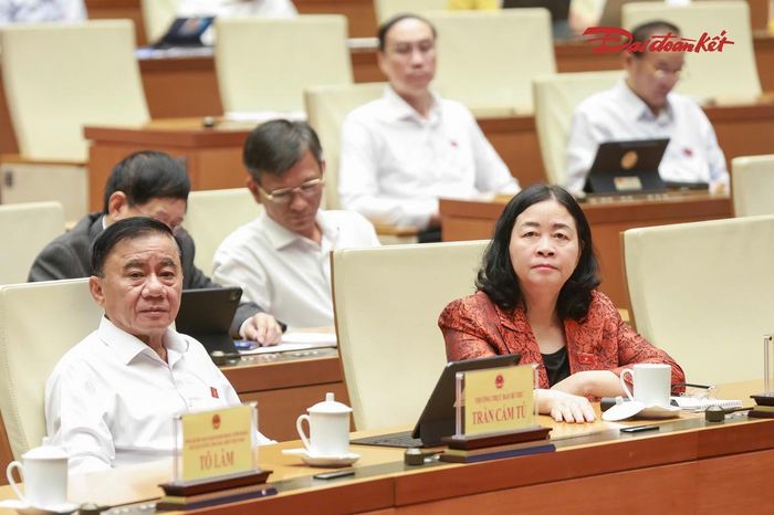 Ủy viên Bộ Chính trị, Thường trực Ban Bí thư Trần Cẩm Tú, Ủy viên Bộ Chính trị, Bí thư Trung ương Đảng, Chủ tịch UBTƯ MTTQ Việt Nam Bùi Thị Minh Hoài tham dự phiên thảo luận. Ảnh: Quang Vinh