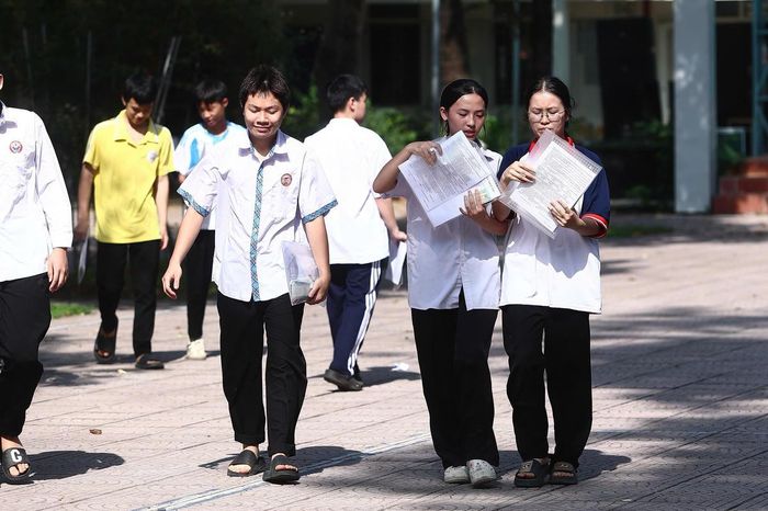 Việc giảm số môn thi nhằm giảm áp lực thi cử, hướng đến giáo dục toàn diện. Ảnh minh hoạ: Lê Khánh