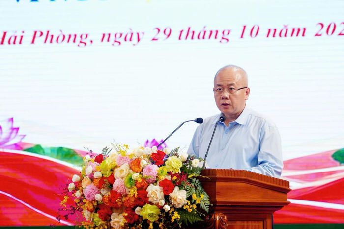 Ông Đỗ Thành Trung, Phó Bí thư Thành ủy, Chủ tịch UBND thành phố Hải Phòng biểu dương các đơn vị, các nhà hảo tâm. Ảnh: PT.
