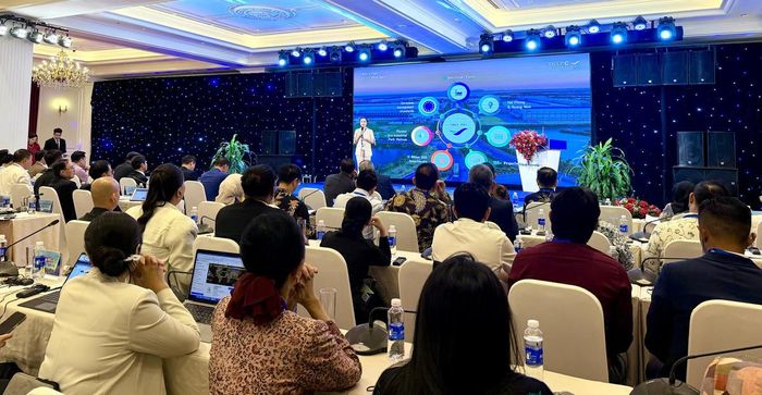 Đại diện Tổ hợp khu công nghiệp Bắc Tiền Phong - DEEP C giới thiệu về khu công nghiệp và các cơ hội hợp tác đầu tư.