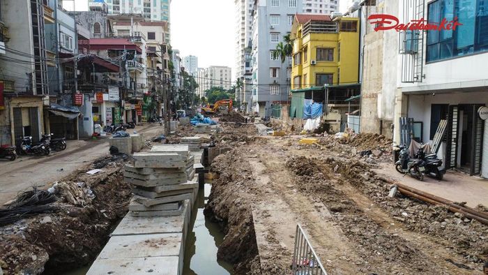 Đến cuối tháng 8/2026, công tác phá dỡ, hạ giải các công trình nằm trong phạm vi dự án cơ bản hoàn thành. Mặt bằng được bàn giao để triển khai thi công, từng bước hình thành diện mạo mới cho tuyến đường.