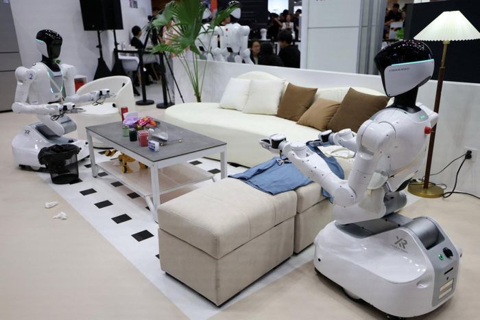 Những dữ liệu sẽ được xử lý thành các bộ dữ liệu huấn luyện, giúp robot học cách làm việc trong nhiều môi trường khác nhau. Ảnh: Tân Hoa Xã, Reuters.