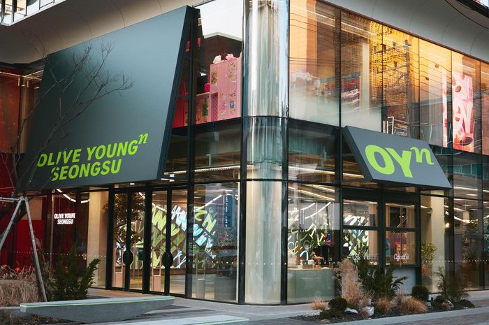  Cửa hàng Olive Young tại khu phố Seongsu, Seoul. Ảnh: CFC. 