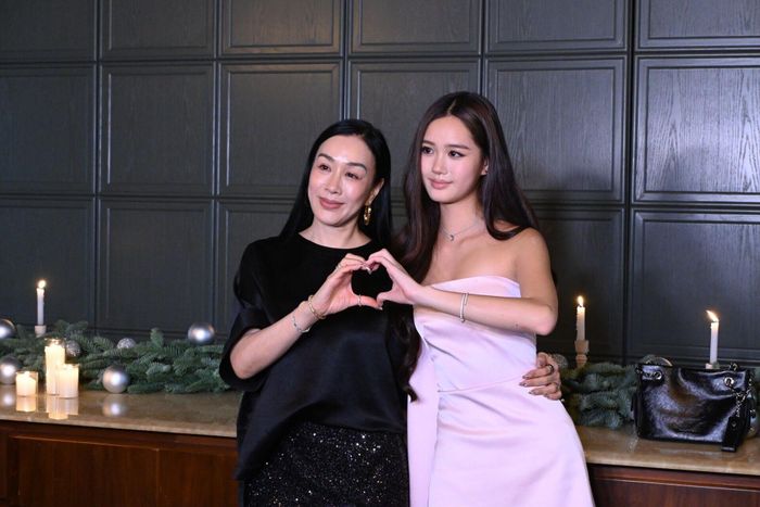 Chung Lệ Đề và con gái út trong sự kiện. Ảnh: AM730.