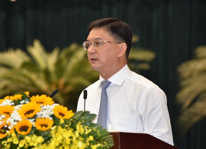  Phó chủ tịch UBND TP.HCM Nguyễn Mạnh Cường trình bày Quy hoạch tổng thể TP.HCM thời kỳ 2025-2050, tầm nhìn 100 năm, tại kỳ họp. Ảnh: Nguyên Nguyên.