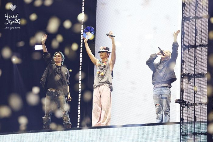 Hình ảnh 3 thành viên BigBang trong concert tại Mỹ Đình cách đây ít ngày. Ảnh: Fansite.