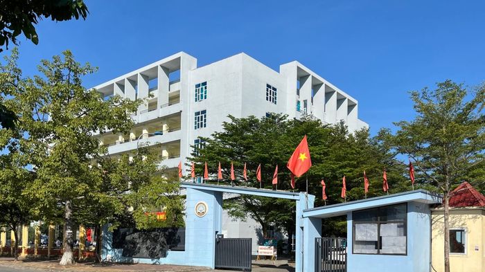  Trường THPT chuyên Thái Bình. Ảnh: FBNT.