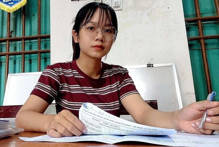 Thu Hiền trúng cử trưởng thôn Phú Hậu ở tuổi 26.