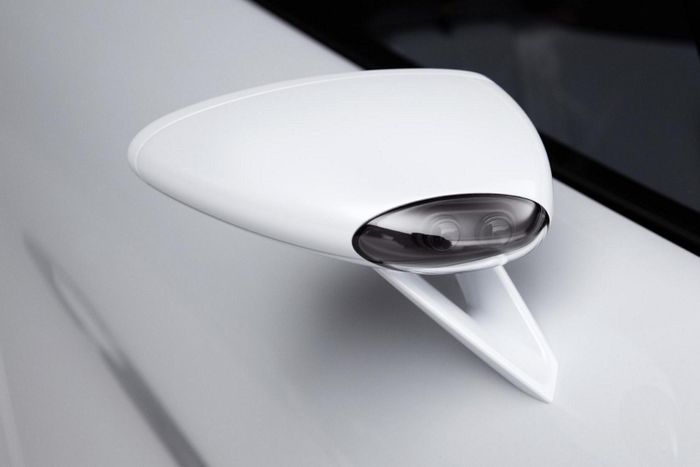  Gương chiếu hậu khí động học với chân kính đôi được lấy cảm hứng từ siêu xe Porsche Carrera GT, đồng thời tích hợp cụm camera đa nhiệm. 