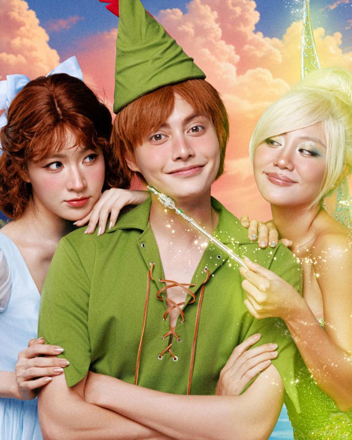  Một trong những màn hóa trang đáng chú ý là concept lấy cảm hứng từ bộ phim Peter Pan, quy tụ người mẫu Châu Bùi, Tuấn Dương, diễn viên Quốc Trường, Thúy Ngân và Minh Trang, cùng ca sĩ Erik, Văn Mai Hương. Thay vì lựa chọn những tạo hình riêng lẻ, cả nhóm cùng hóa thân thành các nhân vật trong một thế giới giả tưởng. Tuấn Dương vào vai Peter Pan, Quốc Trường đảm nhận hình tượng thuyền trưởng Hook, Văn Mai Hương hóa thân thành nàng tiên Tinker Bell, trong khi Minh Trang tái hiện Wendy và Thúy Ngân lựa chọn hình ảnh nàng tiên cá. Ảnh: @chaubui_. 