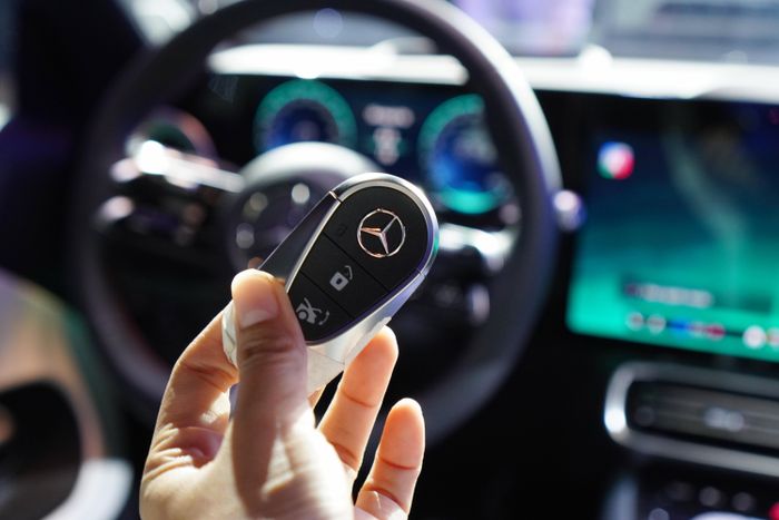  Mercedes-Benz CLA 200 được bán với giá 1,59 tỷ đồng. Con số này đưa chiếc CLA 200 trở thành mẫu xe có mức giá dễ tiếp cận nhất trong dải sản phẩm của hãng xe Đức tại Việt Nam. 