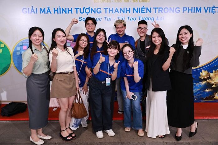 Chủ đề “Giải mã hình tượng thanh niên trong phim Việt – Soi thực tại, tái tạo tương lai” ghi nhận nhiều sinh viên đến tham gia, chia sẻ ý kiến
