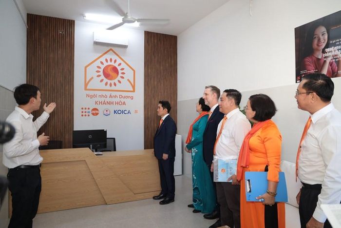 Ngôi nhà Ánh Dương cung cấp các dịch vụ hỗ trợ miễn phí, bảo mật, từ chăm sóc sức khỏe, tư vấn tâm lý đến kết nối dịch vụ pháp lý, tư pháp và nơi tạm lánh an toàn cho người bị bạo lực. Ảnh: UNFPA Việt Nam