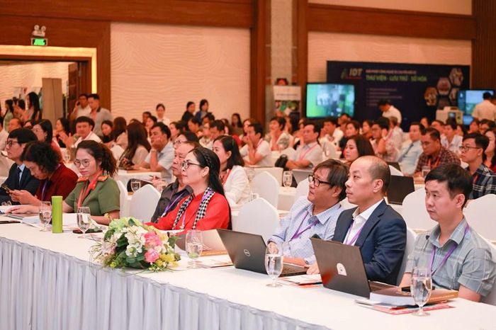 Các đại biểu dự Hội thảo