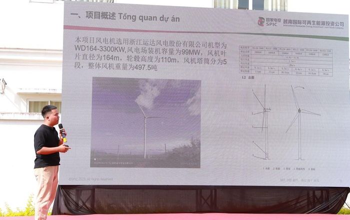 Đại diện Ban quản lý dự án đã giới thiệu chi tiết về quy mô, tình hình vận hành thực tế cũng như định hướng phát triển trong tương lai của nhà máy điện gió Ia Pech