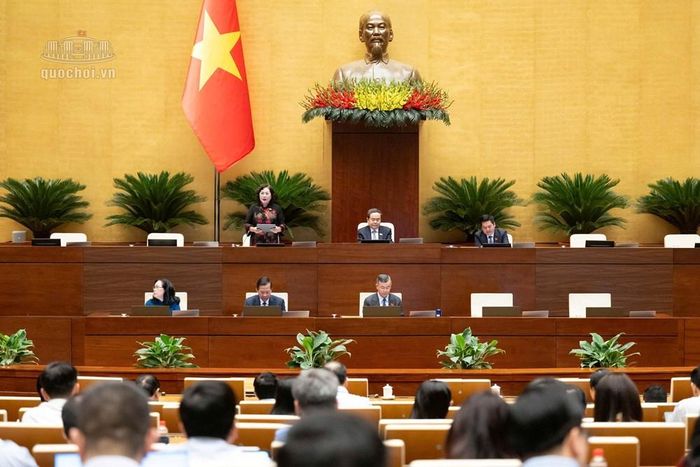 Phó Chủ tịch Quốc hội Nguyễn Thị Hồng điều hành phiên thảo luận