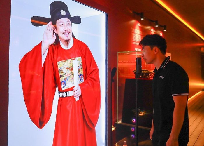 Ứng dụng công nghệ mang đến nhiều trải nghiệm cho khách tham quan. Ảnh: Khánh Hoà - TTXVN