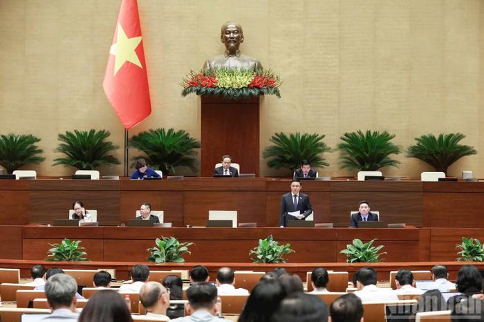 Bộ trưởng Công thương Nguyễn Mạnh Hùng phát biểu giải trình, làm rõ một số vấn đề đại biểu Quốc hội nêu. (Ảnh: DUY LINH)