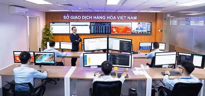 Phát triển thị trường giao dịch hàng hóa hiện đại cần quan tâm đồng thời đến cả thị trường hàng hóa vật chất và thị trường hàng hóa phái sinh. (Ảnh minh họa: MXV)