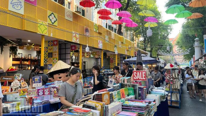 Hoạt động hội sách tại Đường sách Thành phố Hồ Chí Minh. (Ảnh: LINH BẢO)