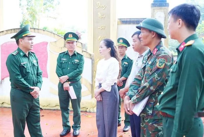 Chính quyền xã Hiếu Giang tiếp tục vận động nhân dân phối hợp lực lượng chức năng xác định cụ thể địa điểm nghi có các liệt sĩ đang yên nghỉ để sớm đưa về nghĩa trang. (Ảnh: LÂM QUANG HUY)
