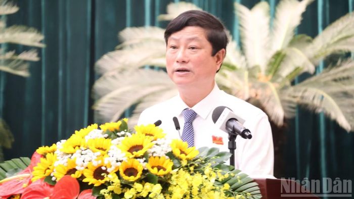 Đồng chí Võ Văn Minh, Ủy viên Trung ương Đảng, Phó Bí thư Thành ủy, Chủ tịch Hội đồng nhân dân thành phố phát biểu khai mạc kỳ họp. (Ảnh: VƯƠNG LÊ)