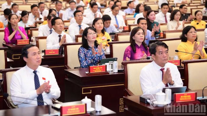Các đại biểu tham dự kỳ họp. (Ảnh: VƯƠNG LÊ)