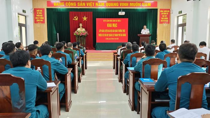 Khóa học tổ chức trong 5 ngày tại Hải đội Dân quân thường trực thành phố Đà Nẵng. (Ảnh: NAM TRUNG)
