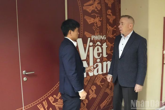 Tiến sĩ Khoa học Vladimir Mazyrin trả lời phỏng vấn. (Ảnh: TRẦN THANH)