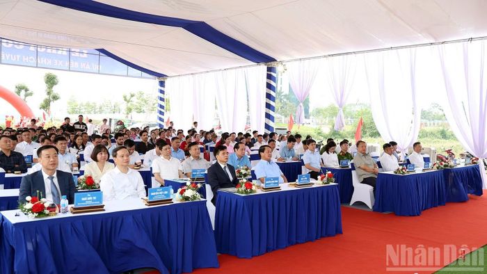 Đại biểu dự lễ khởi công. (Ảnh: ĐỨC THẮNG)