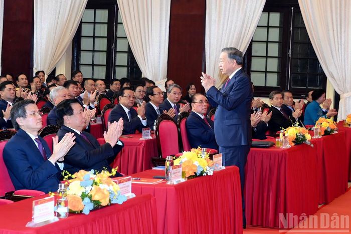 Tổng Bí thư, Chủ tịch nước Tô Lâm và các đồng chí lãnh đạo, nguyên lãnh đạo Đảng, Nhà nước dự Lễ kỷ niệm 30 năm Ngày thành lập Hội đồng Lý luận Trung ương.