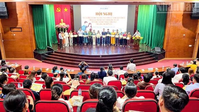Quang cảnh hội nghị biểu dương. (Ảnh: BÁ DŨNG)