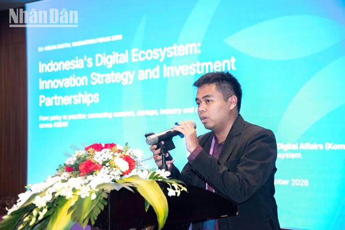 Chủ tịch Hiệp hội Trung tâm dữ liệu Indonesia (IDPRO) Hendra Suryakusuma đưa ra những cảnh báo kỹ thuật quan trọng về việc các mô hình AI hiện đại. (Ảnh: MINH DUY)