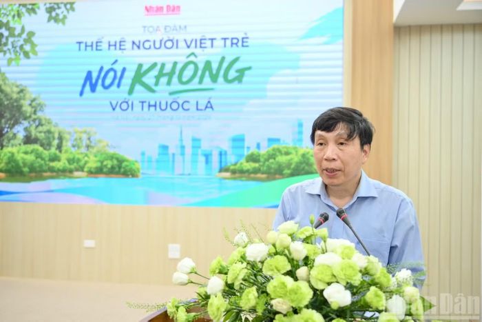 Ông Nguyễn Hồng Ngọc, Phó Vụ trưởng Vụ Văn hóa-Xã hội, Ủy ban Văn hóa và Xã hội của Quốc hội chia sẻ tại tọa đàm. (Ảnh: THẾ ĐẠI)