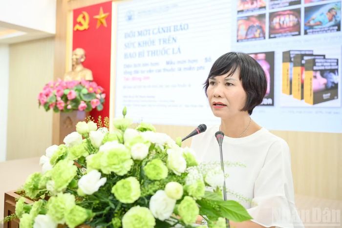 Phó Giáo sư, Tiến sĩ Lê Thị Thanh Hương, Phó Hiệu trưởng Trường đại học Y tế công cộng chia sẻ tại tọa đàm. (Ảnh: THẾ ĐẠI)