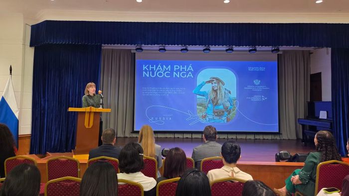Giám đốc Trung tâm Phát triển du lịch quốc tế trực thuộc CSR Daria Khakhalina mong muốn phía Việt Nam giúp phía Nga xác định được những định hướng hợp tác triển vọng, nâng cao sức hấp dẫn của các sản phẩm du lịch đối với du khách Việt Nam. (Ảnh: NGÔ HƯƠNG)