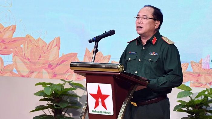 Thiếu tướng Đoàn Xuân Bộ, Tổng Biên tập Báo Quân đội nhân dân phát động Cuộc thi viết “Những tấm gương bình dị mà cao quý” lần thứ 18. (Ảnh: TRỌNG HẢI)